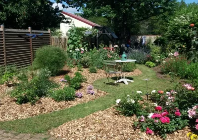 Une pelouse devient jardin
